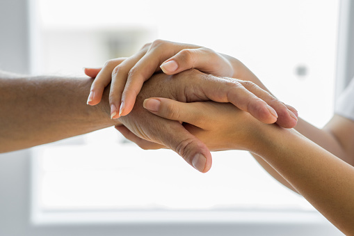 A Hospice Doctor Opens Up About End-of-Life Experiences