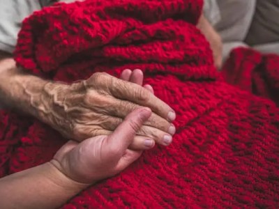 Simple Yet Powerful Things to Say to a Dying Loved&nbsp;One